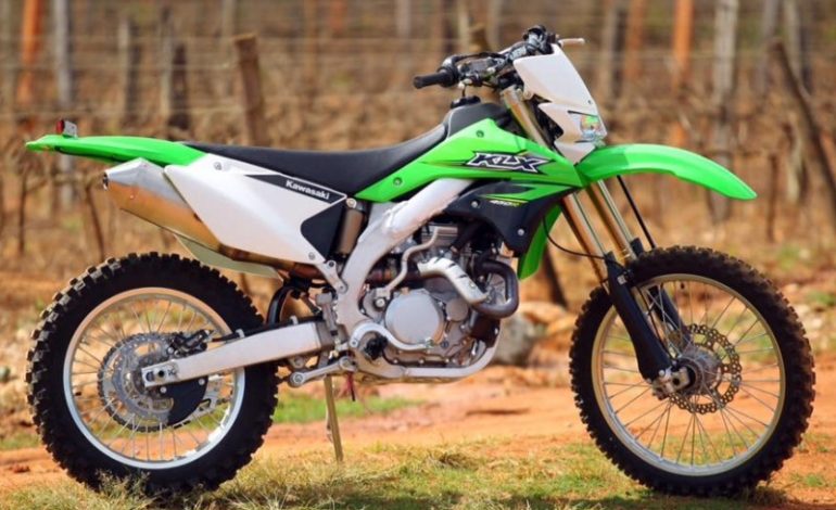 Conheça a linha enduro 2017 da Kawasaki