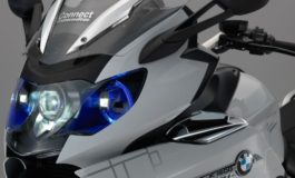 BMW apresenta tecnologia com farol a laser e capacete com tela