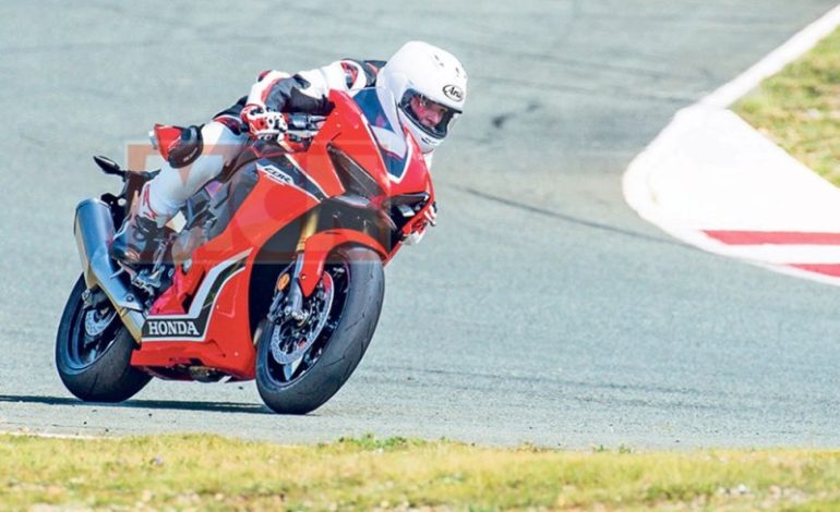 Honda testa a nova CBR 1000RR Fireblade