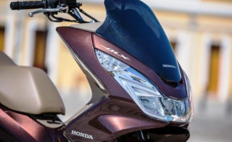 Honda PCX 2017 chega com novas cores