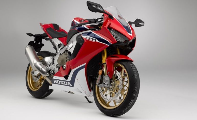 Aguardada Honda CBR 1000RR Fireblade estreia sua nova versão