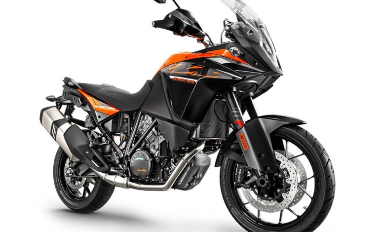 Aventureiras da KTM se destacam no Salão de Colônia 2016