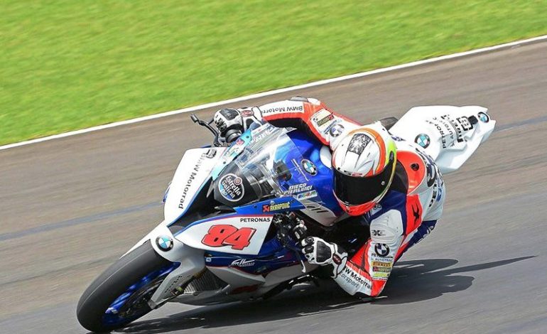 Diego Pierluigi vence mais uma no SuperBike Brasil