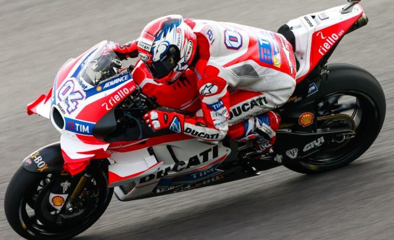 Andrea Dovizioso faz a pole position debaixo de chuva
