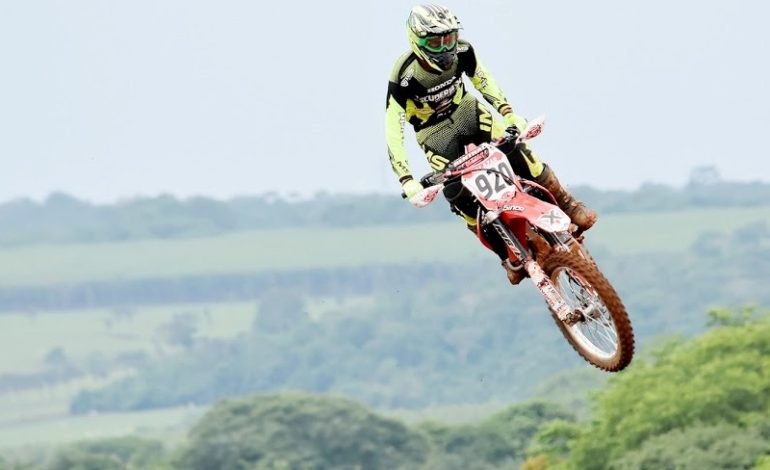 Equatoriano assume a liderança do Brasileiro de Motocross