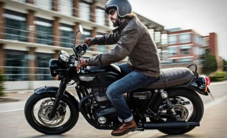 Triumph lança Bonneville T120 Black no Brasil