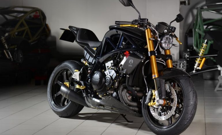 Ariel Ace R é uma esportiva clássica em fibra de carbono