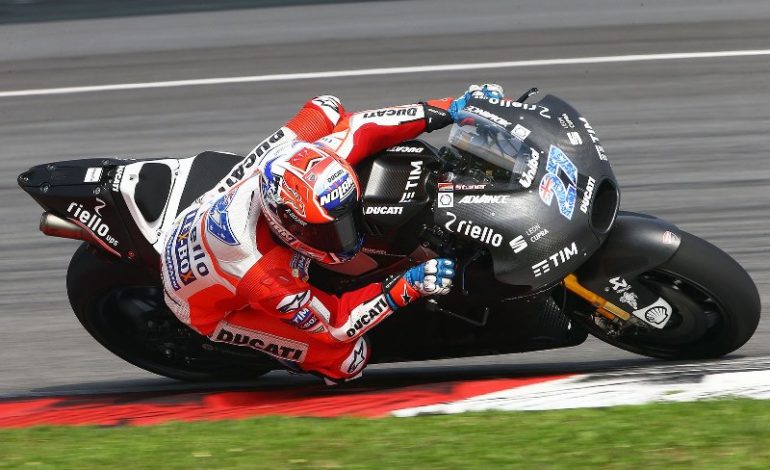 Por que a Ducati não coloca Casey Stoner para correr?