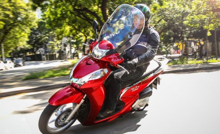 Honda lança versão 2017 do SH 300i
