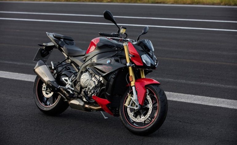 BMW S 1000 R ganha potência na versão 2017