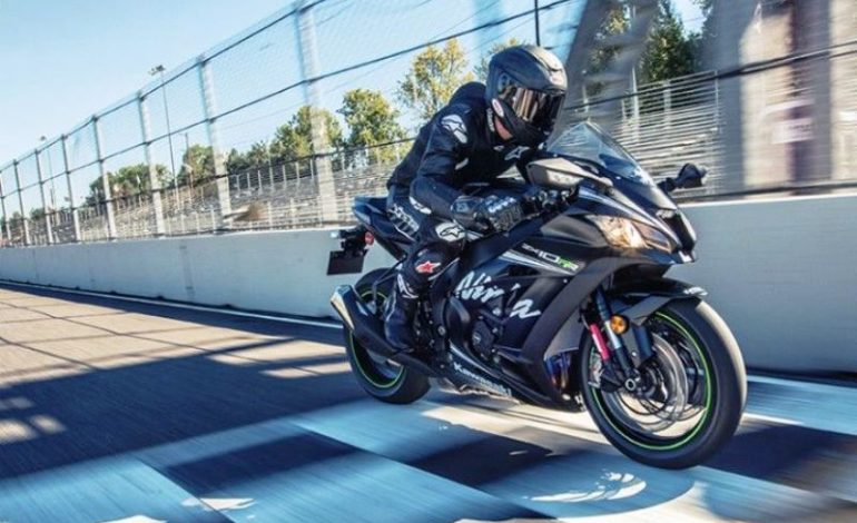 Kawasaki lança Ninja ZX-10RR no Brasil