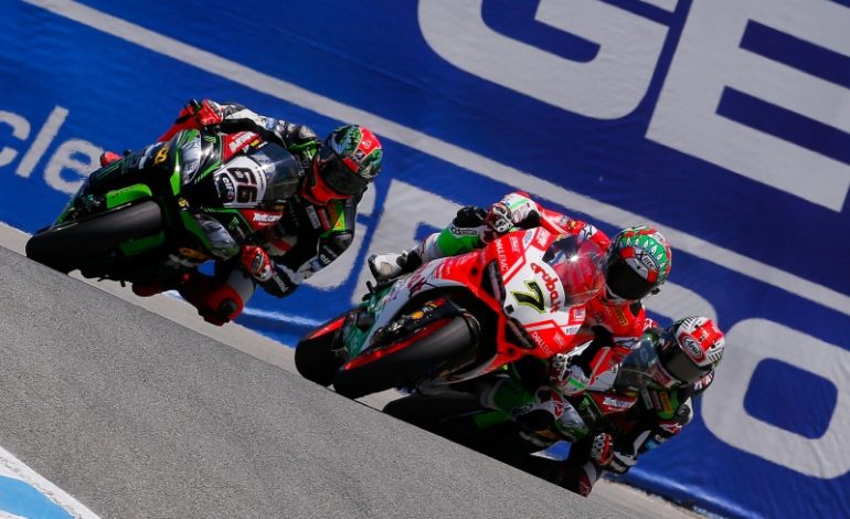 Chaz Davies retorna de lesão vencendo em Laguna Seca