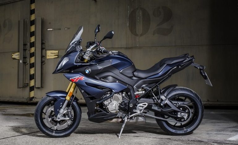 Nova BMW S 1000 XR ganha novas cores e mais potência