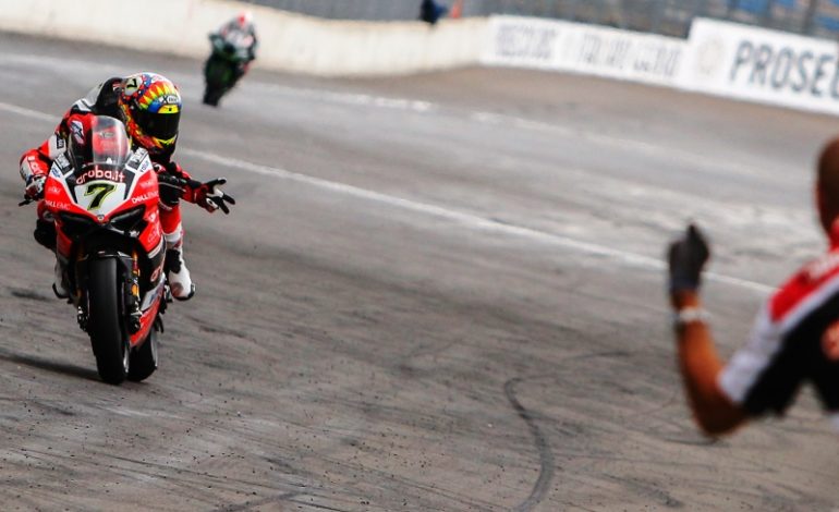 Chaz Davies em dose dupla na Alemanha