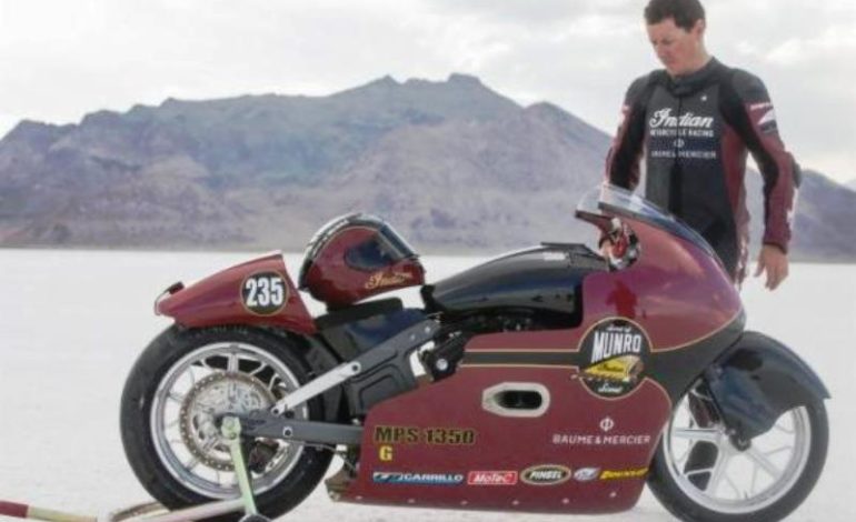 Sobrinho de Burt Munro faz tributo ao tio no deserto de Bonneville