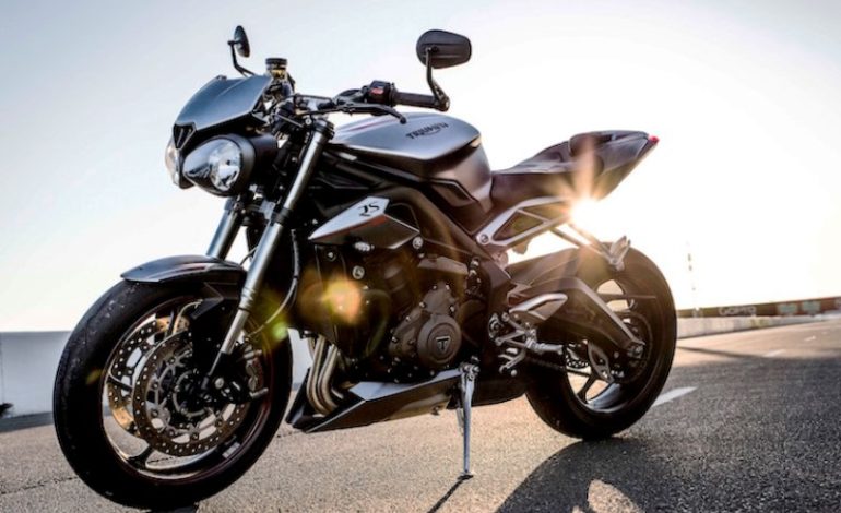 Triumph Street Triple S e Street Triple RS chegam ao Brasil
