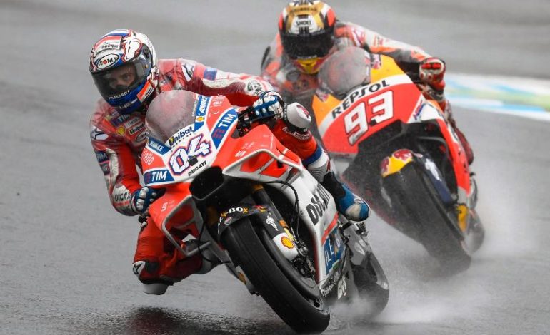 Andrea Dovizioso supera Marc Márquez na última volta para vencer no Japão