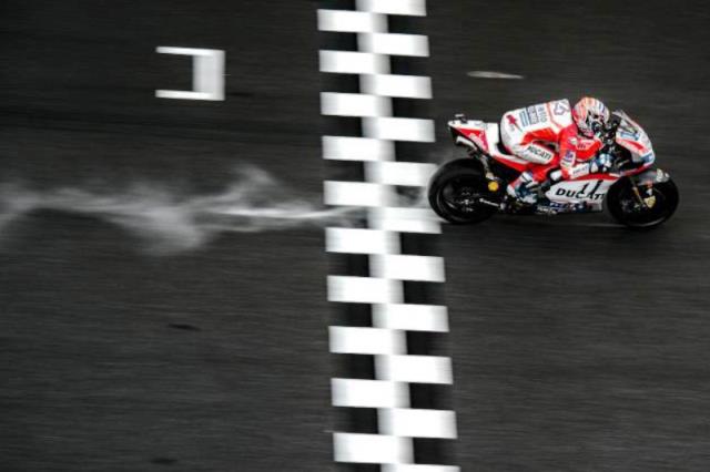 Andrea Dovizioso vence em Sepang e adia a decisão do título da MotoGP para Valência