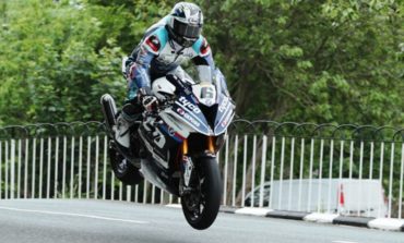 Dean Harrison vence a principal corrida do Troféu Turista da Ilha