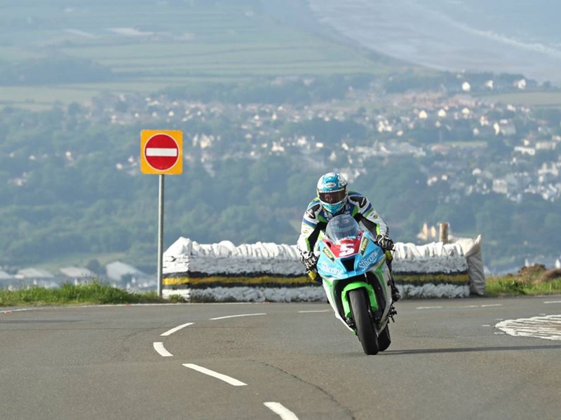 Michael Dunlop venceu hoje a corrida de Superbikes na Ilha de Man