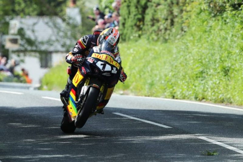 Britânico morre durante tradicional corrida de motos na Ilha de