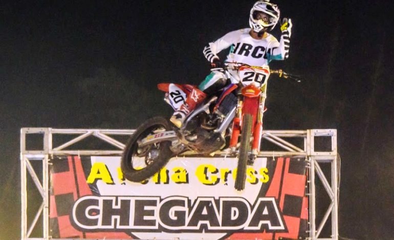 Jetro Salazar fatura a terceira etapa do Arena Cross 2019