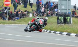 Peter Hickman vence a prova da classe Superbike no TT da Ilha de Man