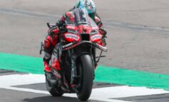 Marco Bezzecchi aproveita uma boa oportunidade e vence em Silverstone