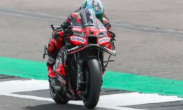 Marco Bezzecchi aproveita uma boa oportunidade e vence em Silverstone