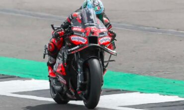 Marco Bezzecchi aproveita uma boa oportunidade e vence em Silverstone