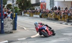Dean Harrison leva a melhor na primeira prova da Superstock TT