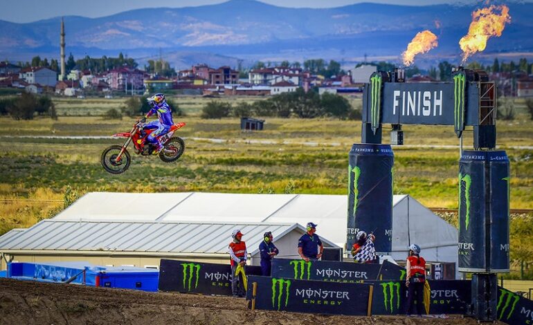 Jeffrey Herlings mantém sequência de vitórias na Turquia