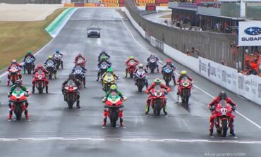 Nicolo Bulega abre temporada do Mundial de Superbike com hat-trick