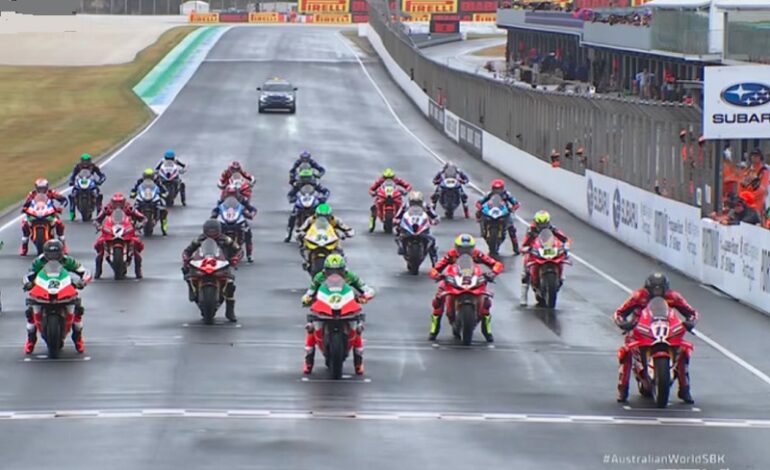 Nicolo Bulega abre temporada do Mundial de Superbike com hat-trick