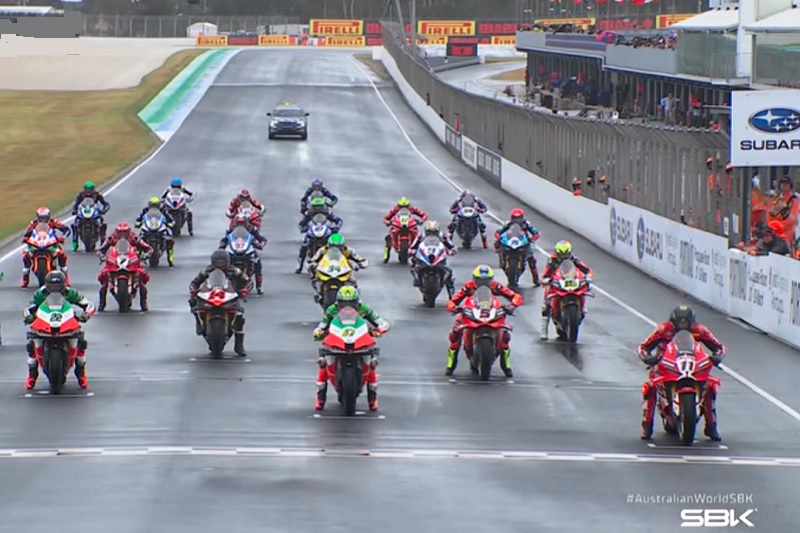 Nicolo Bulega abre temporada do Mundial de Superbike com hat-trick