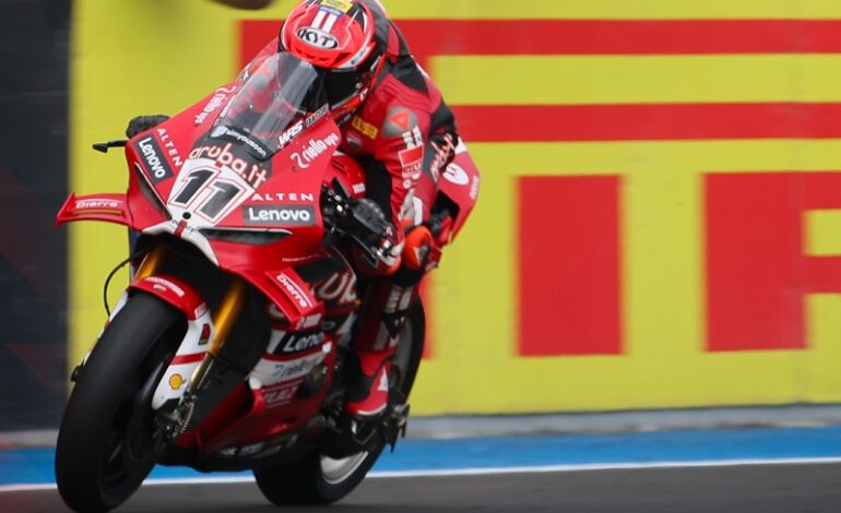 Nicolo Bulega dispara na liderança do Mundial de Superbike