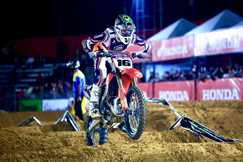 Enzo Lopes vence na abertura do Arena Cross 2026